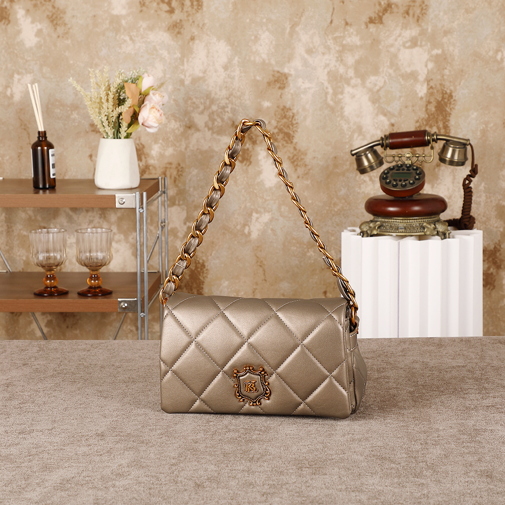 Ladies' crossbody bag, 2026 se – Luxury Quilted Bags recenzja i cena